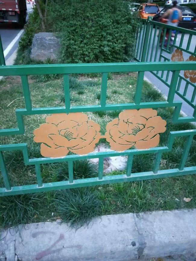 草坪护栏
